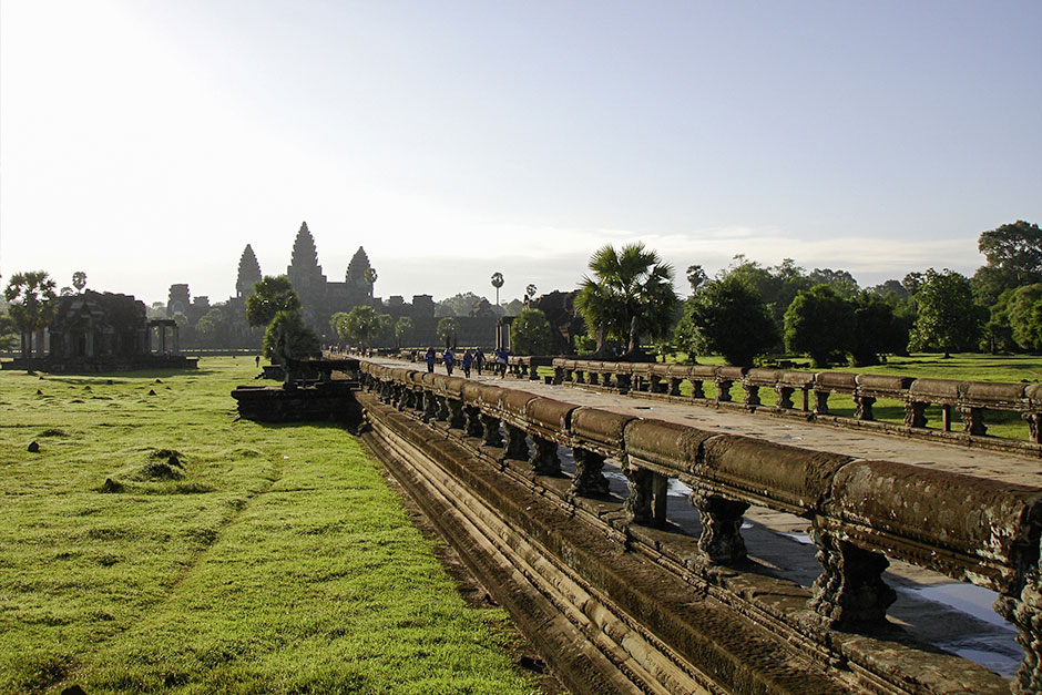 Angkor Wat – Wir sind mit unserem Reiseleiter vor Sonnenaufgang durch den Hintereingang geschlichen.